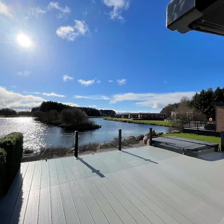Luxury Lakeside Lodge With Htub Beautiful Views Annan Exterior photo