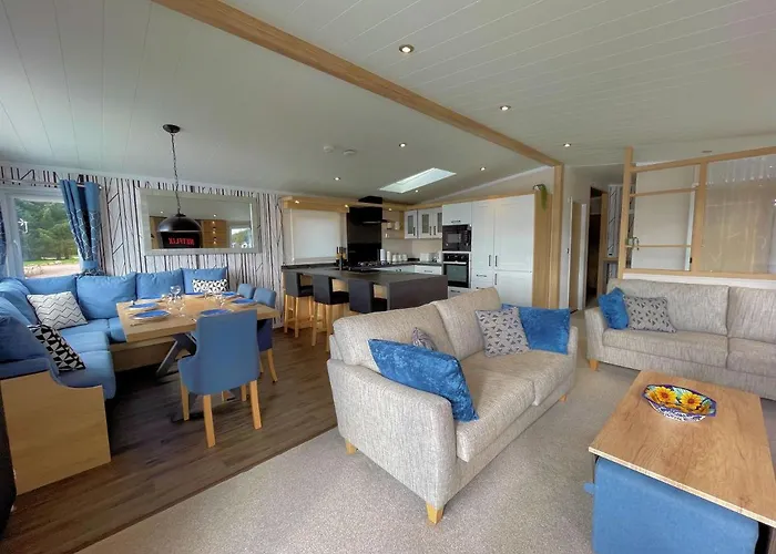Luxury Lakeside Lodge With Htub Beautiful Views