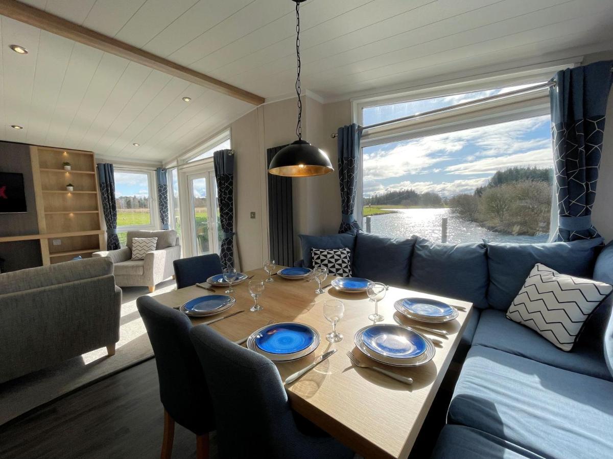 Luxury Lakeside With Htub Beautiful Views Apartment Annan