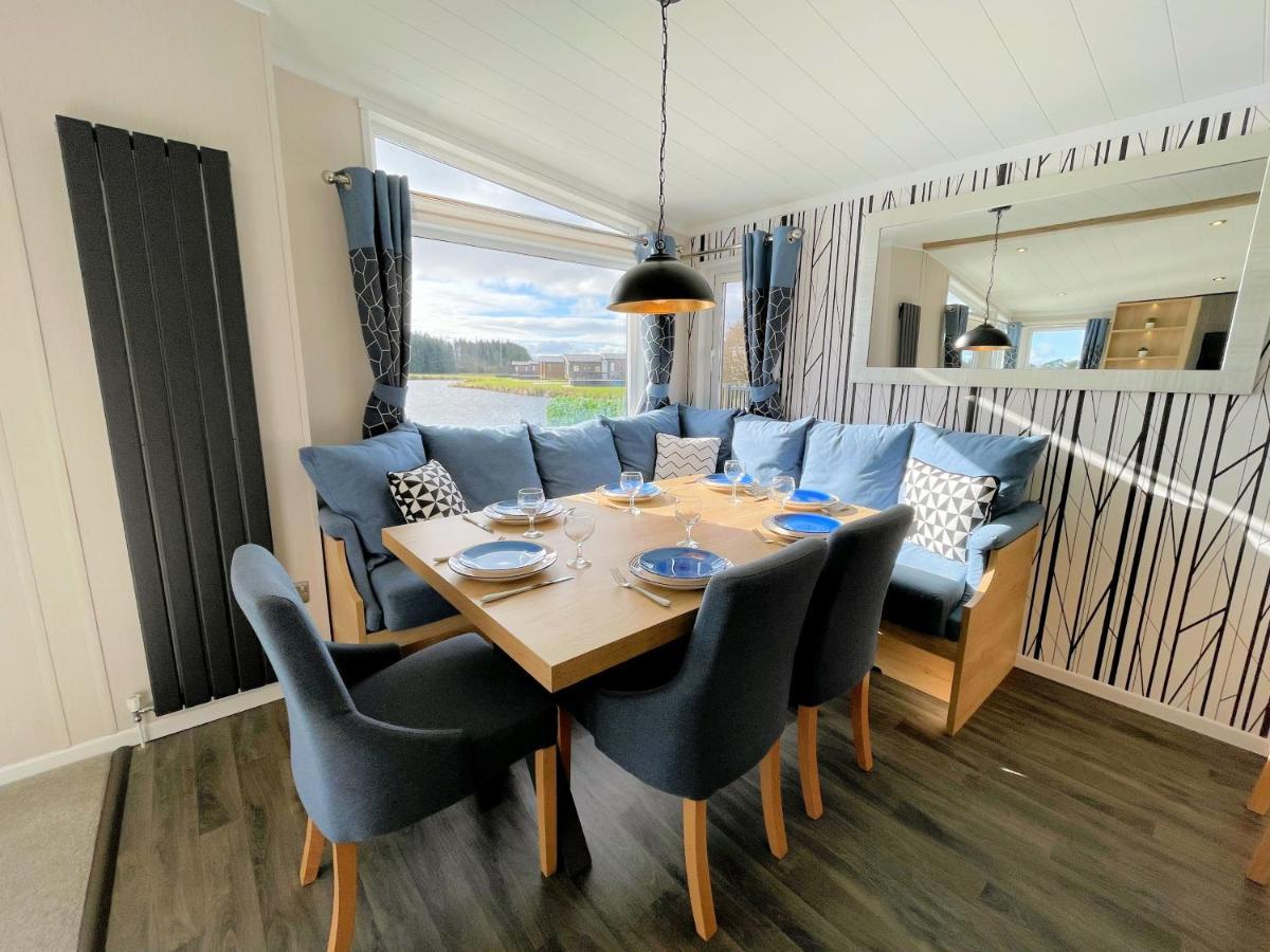 Luxury Lakeside With Htub Beautiful Views Apartment Annan