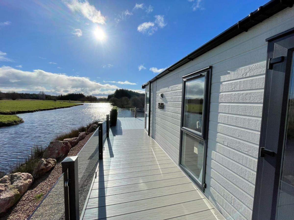 Luxury Lakeside With Htub Beautiful Views * Annan